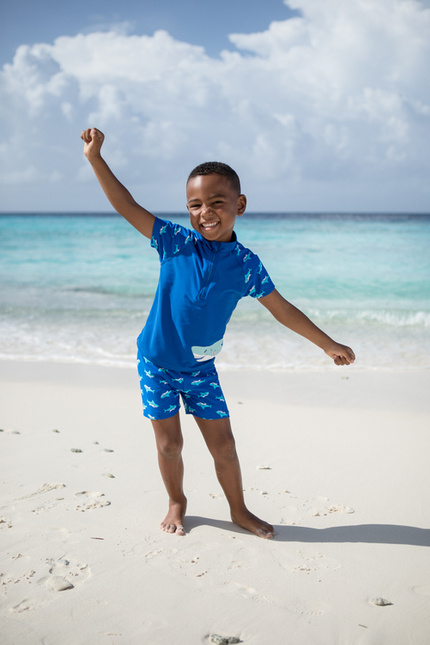 Playshoes Strój kąpielowy z filtrem UV dla dzieci – strój kąpielowy dwuczęściowy dla chłopca Rekin rozmiar 122/128