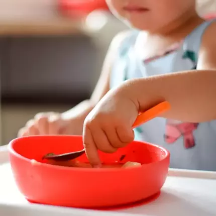 Zestaw miseczka czerwona, Doidy Bowl + bidon ze słomką 240 ml arbuzowy, b.box